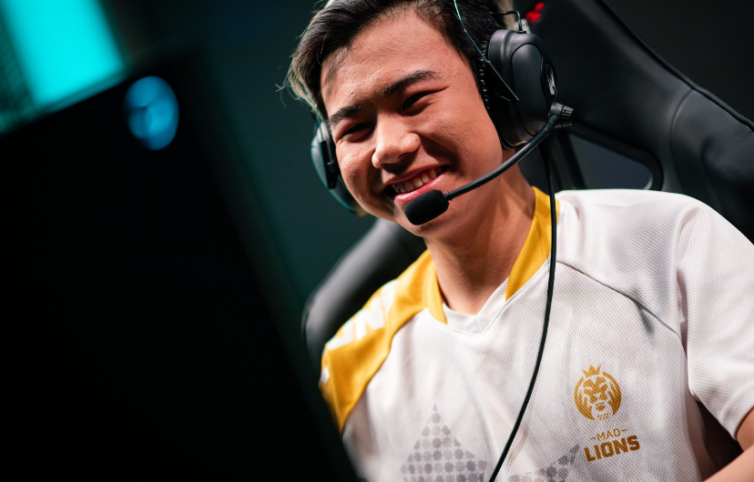 开云体育官方网站-包含MAD横扫C9，Keria操刀奇招英雄翻盘顶尖较量四强赛，成为赛场最大亮点的词条