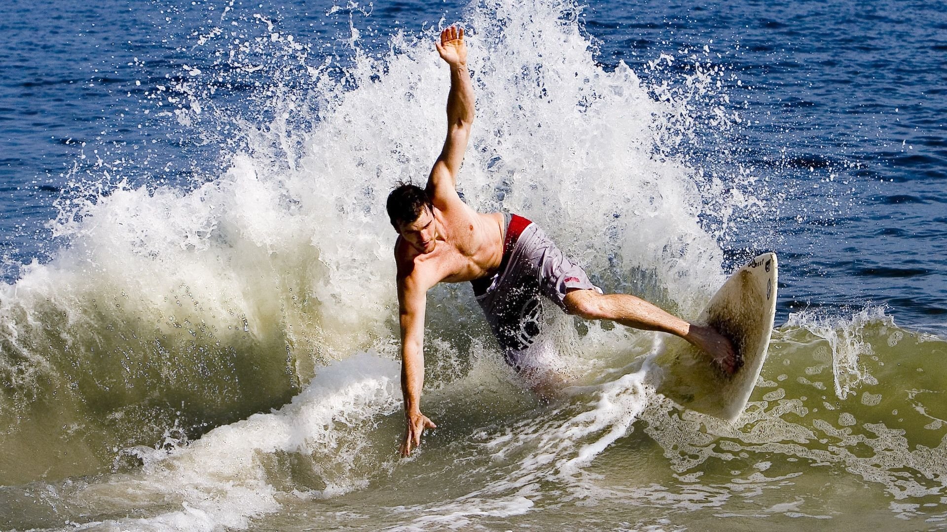 开云下载-极速引擎与暴力美学，F1引擎轰鸣下的锡安，如何用连续得分拉开时代的差距？